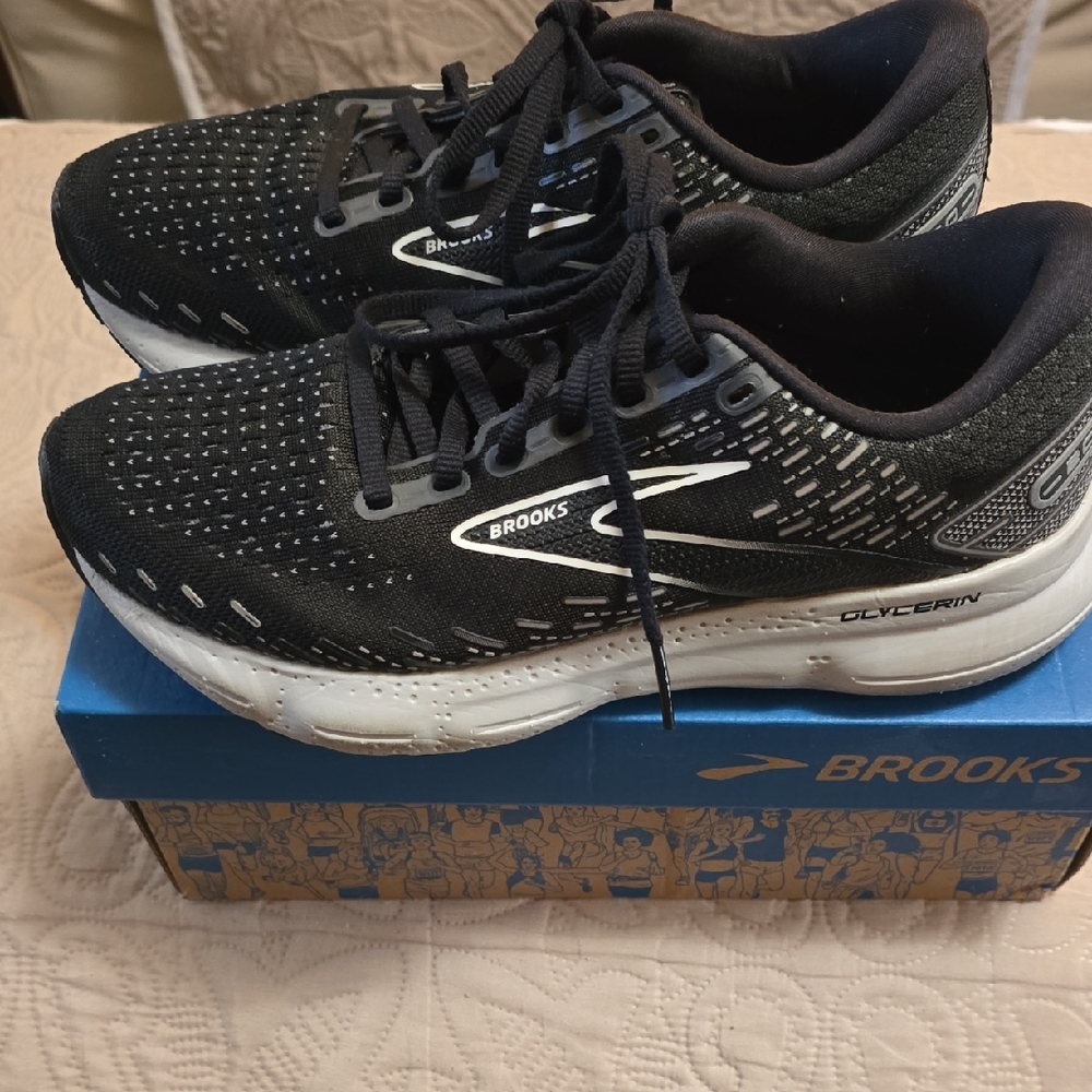 Brooks Glycerin 20 Women's Black and White Athletic Shoes
